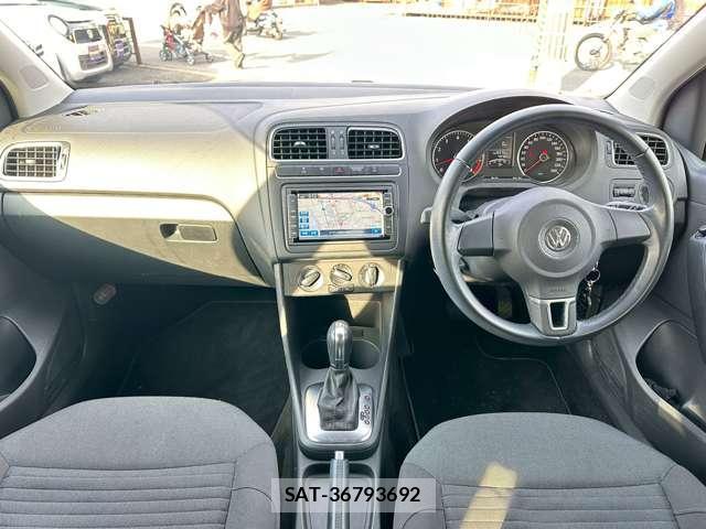 VolksWagen POLO 2014-06 8328753-2