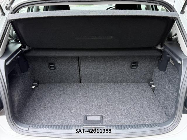 VolksWagen POLO 2015-06 8329985-7
