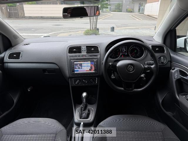 VolksWagen POLO 2015-06 8329985-8
