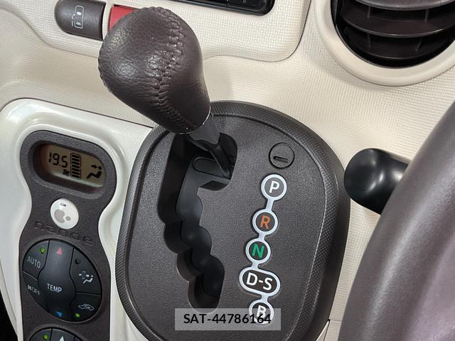 Toyota PORTE 2018-04 8329211-16