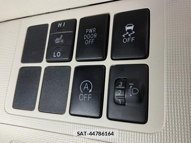 Toyota PORTE 2018-04 8329211-18