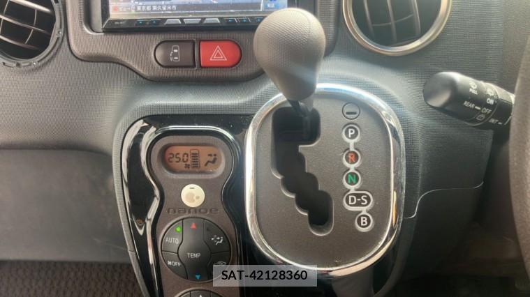 Toyota PORTE 2013-01 8282144-14