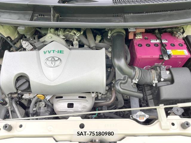 Toyota PORTE 2015-12 8329471-17