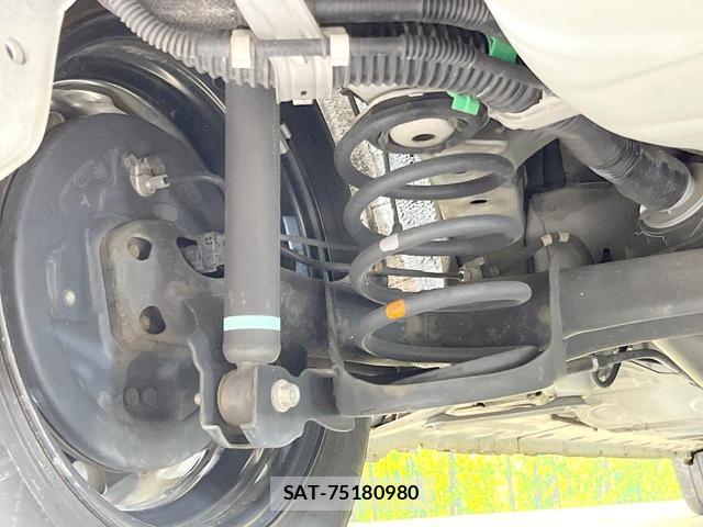 Toyota PORTE 2015-12 8329471-19
