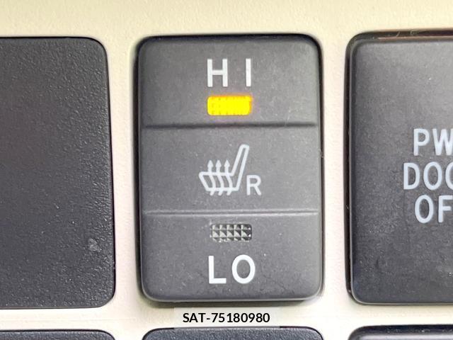 Toyota PORTE 2015-12 8329471-6