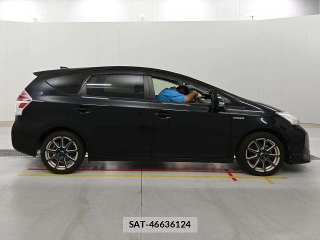 Toyota PRIUS ALPHA 2017-11 8328511-11