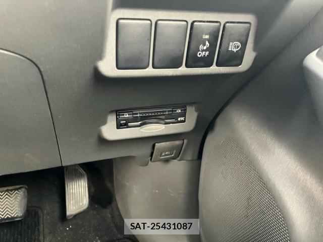 Toyota PRIUS ALPHA 2013-03 8328573-9