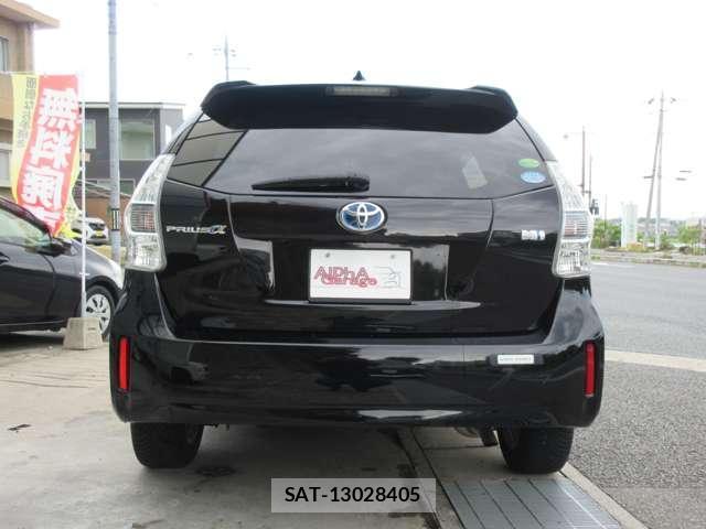 Toyota PRIUS ALPHA 2012-12 8328721-11