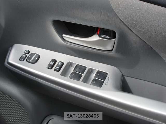 Toyota PRIUS ALPHA 2012-12 8328721-7