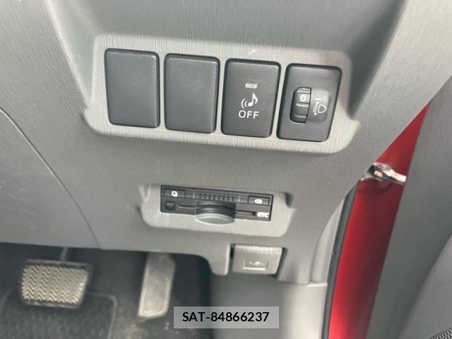 Toyota PRIUS ALPHA 2011-08 8328975-4