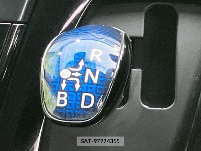 Toyota PRIUS ALPHA 2018-10 8330612-17