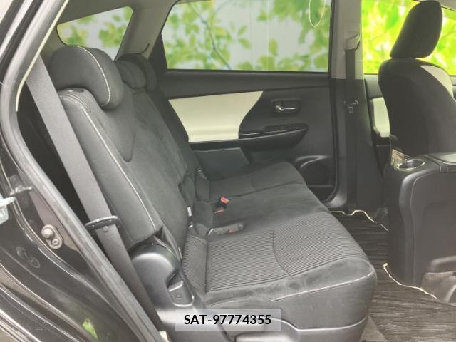 Toyota PRIUS ALPHA 2018-10 8330612-4