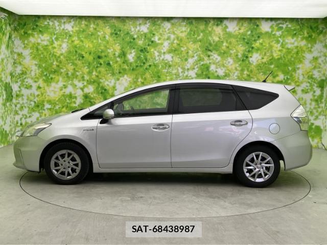 Toyota PRIUS ALPHA 2013-11 8330627-1