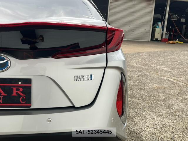 Toyota PRIUS PHV 2018-11 8328293-13