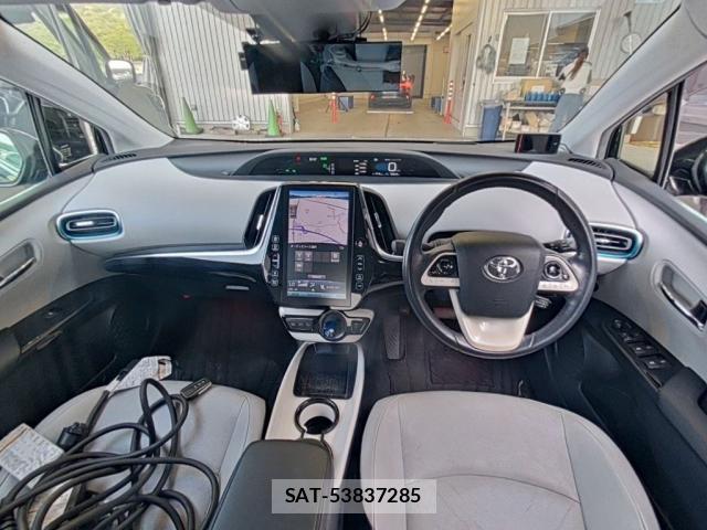 Toyota PRIUS PHV 2017-03 8329093-2