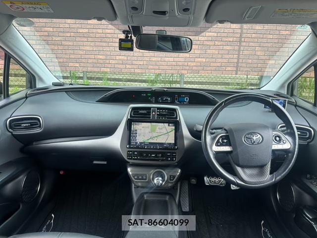 Toyota PRIUS PHV 2017-04 8329715-1