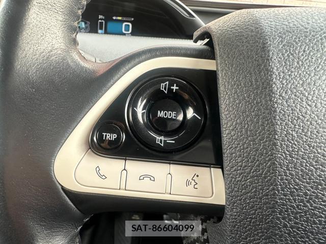 Toyota PRIUS PHV 2017-04 8329715-12