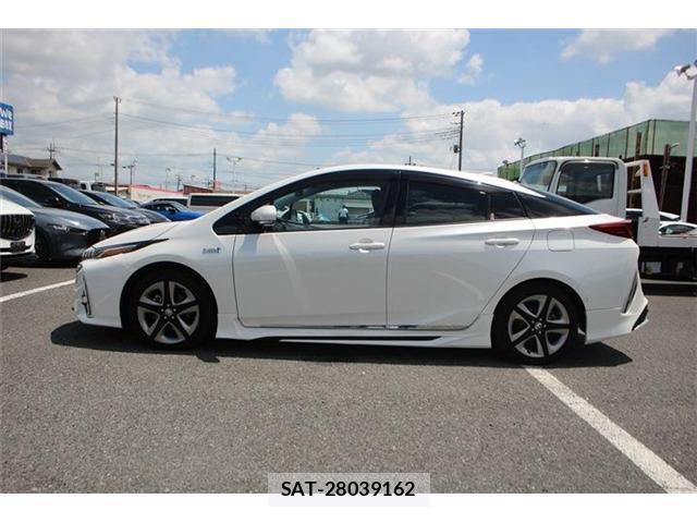 Toyota PRIUS PHV 2019-06 8329755-12