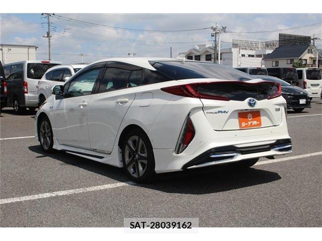 Toyota PRIUS PHV 2019-06 8329755-13