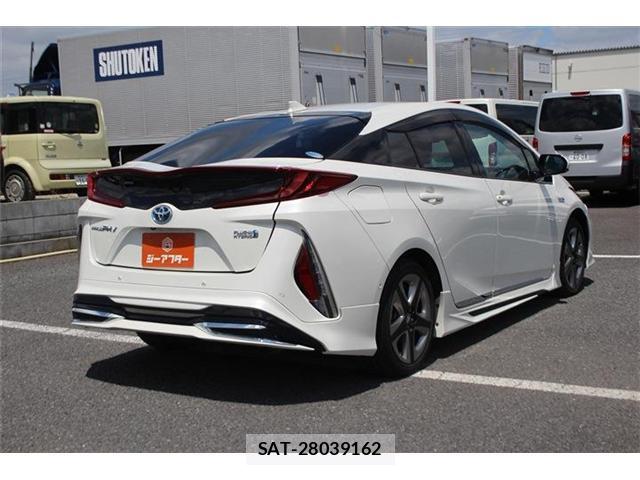 Toyota PRIUS PHV 2019-06 8329755-15