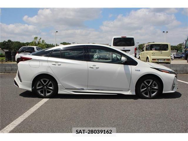 Toyota PRIUS PHV 2019-06 8329755-16