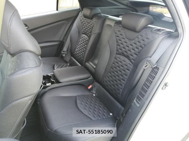 Toyota PRIUS PHV 2018-05 8330298-12