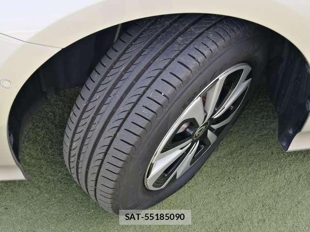 Toyota PRIUS PHV 2018-05 8330298-16