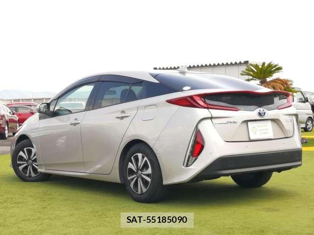 Toyota PRIUS PHV 2018-05 8330298-3