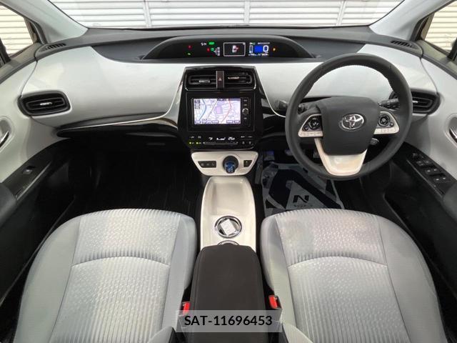 Toyota PRIUS 2018-02 8327971-1