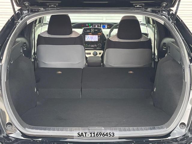 Toyota PRIUS 2018-02 8327971-11