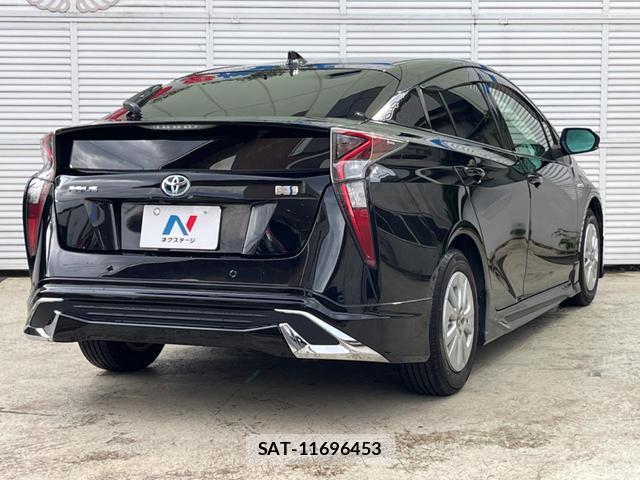Toyota PRIUS 2018-02 8327971-18