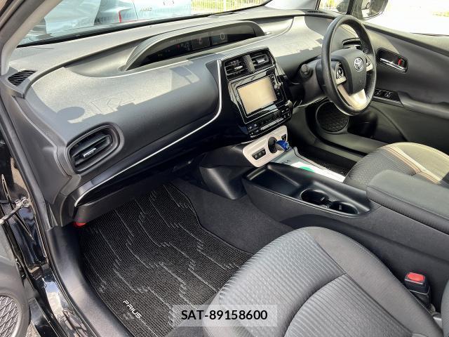 Toyota PRIUS 2017-06 8328063-15