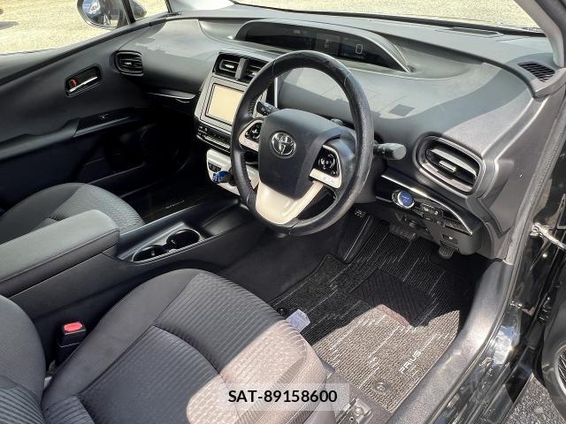 Toyota PRIUS 2017-06 8328063-16