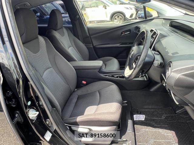 Toyota PRIUS 2017-06 8328063-19