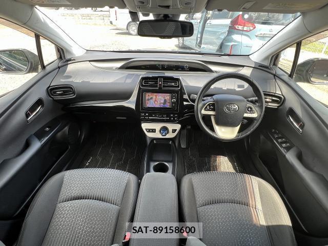 Toyota PRIUS 2017-06 8328063-3