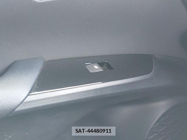Toyota PRIUS 2017-07 8328245-12