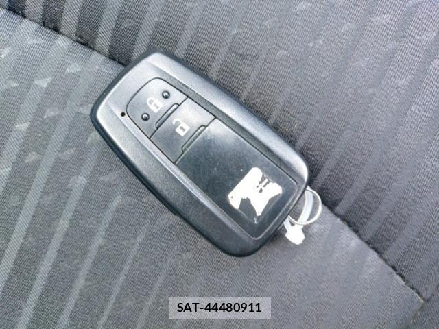 Toyota PRIUS 2017-07 8328245-14