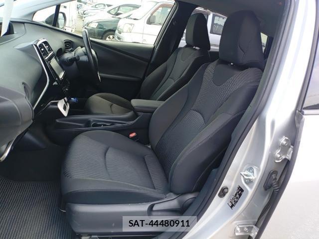 Toyota PRIUS 2017-07 8328245-15