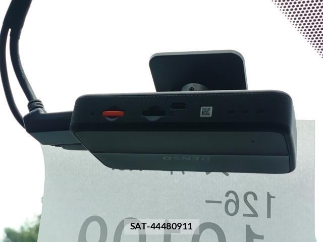 Toyota PRIUS 2017-07 8328245-16