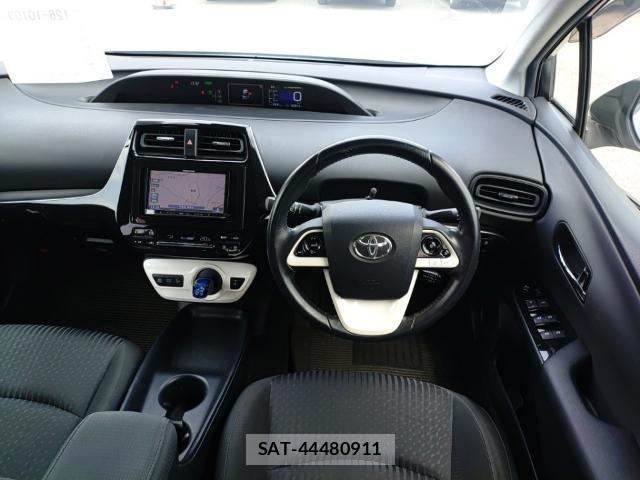 Toyota PRIUS 2017-07 8328245-2