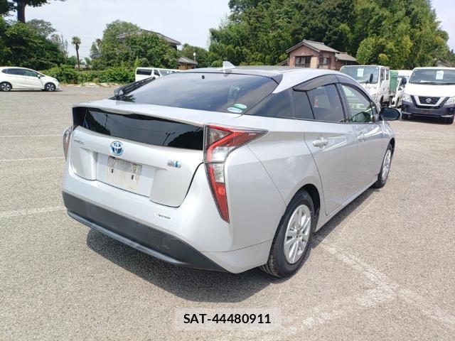 Toyota PRIUS 2017-07 8328245-4
