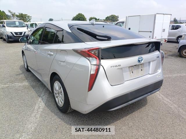 Toyota PRIUS 2017-07 8328245-5