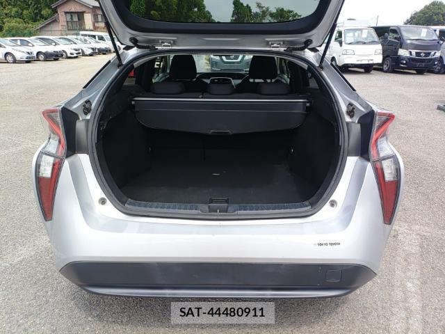 Toyota PRIUS 2017-07 8328245-7