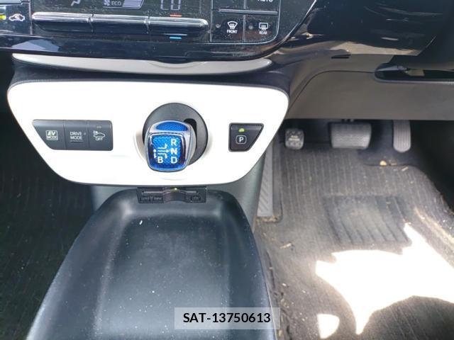 Toyota PRIUS 2017-07 8328352-11