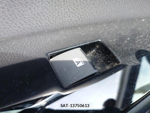 Toyota PRIUS 2017-07 8328352-12