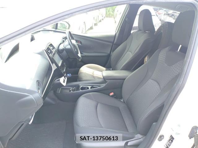 Toyota PRIUS 2017-07 8328352-15