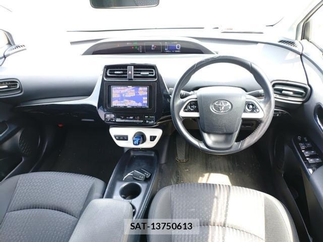 Toyota PRIUS 2017-07 8328352-2