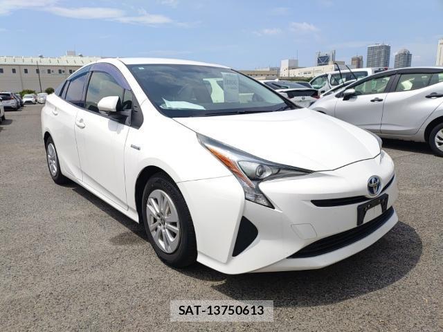 Toyota PRIUS 2017-07 8328352-3