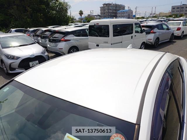 Toyota PRIUS 2017-07 8328352-6