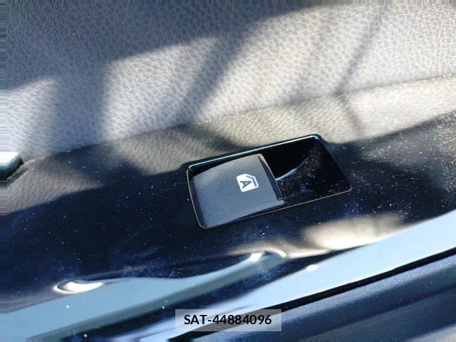Toyota PRIUS 2017-07 8328361-12